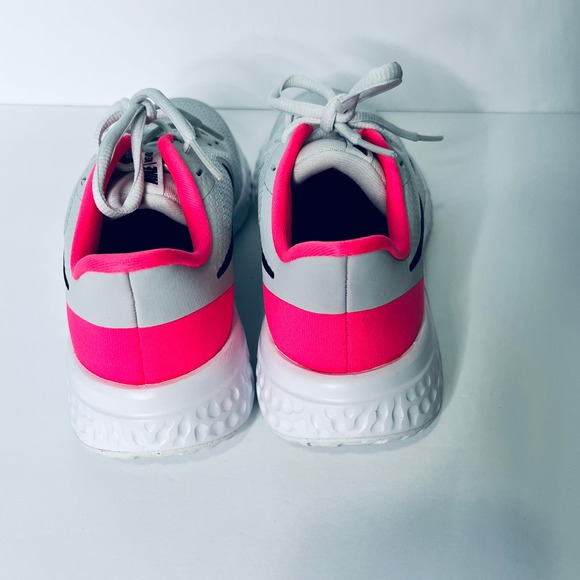 Nike Revolution 5 Gray Pink Athletic Shoe New 5Y 6.5 - Picture 3 of 4